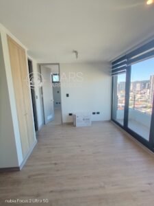 Arriendo 1D 1B Estacionamiento con balcón cerca de carreras